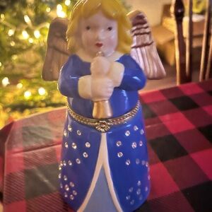 Mr Christmas Ceramic Angel Figurine Motion Music Box Ice Skaters